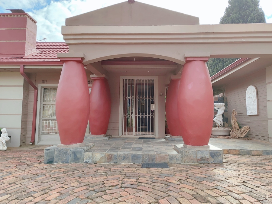 4 Bedroom Property for Sale in Wilkoppies North West